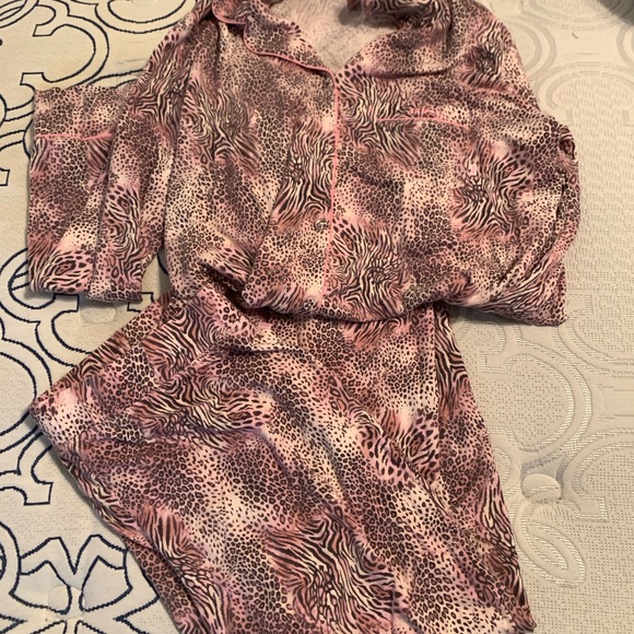 Skimms bloom mini multi animal print pink and black pjs NwOT so soft and medium - Picture 4 of 9